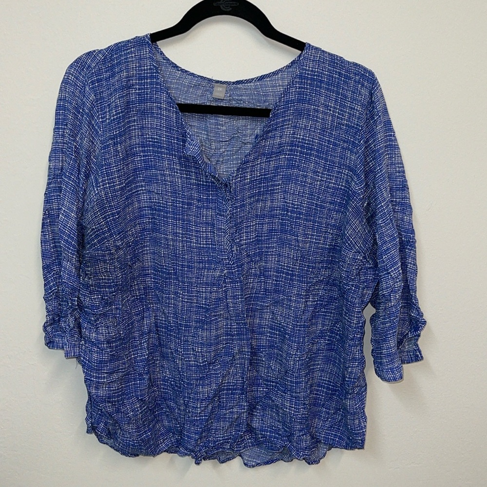 2X soft and flowy blue/white blouse, 3/4 length sleeves